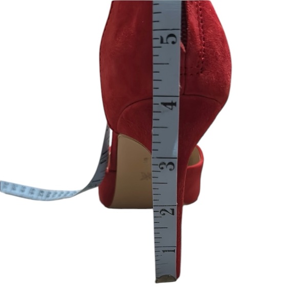 NWOT BCBGeneration Heels with Gold Chain Detail - Picture 11 of 12